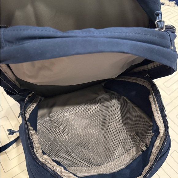 NWT Fjallraven Raven 28 Navy Backpack - Picture 11 of 13